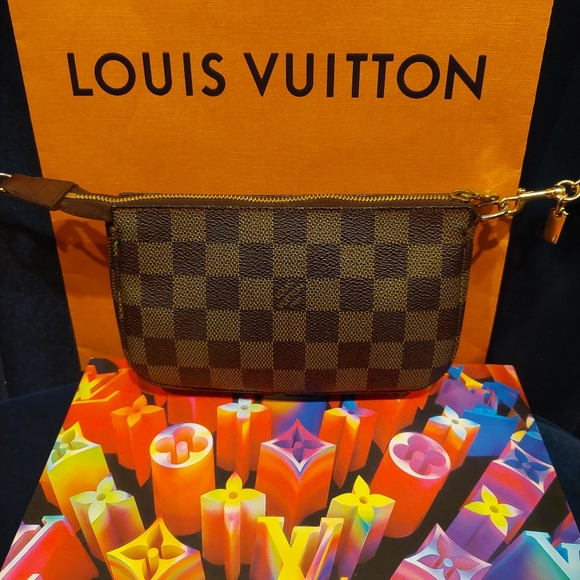 Bucket Marais Pochette Louis Vuitton w/New Coach Gold Crossbody Chain - Picture 2 of 16